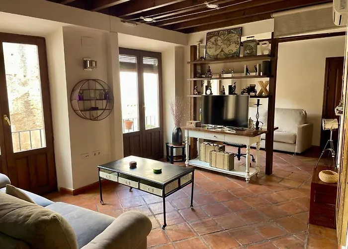 Sleep In Historic Puerta Elvira